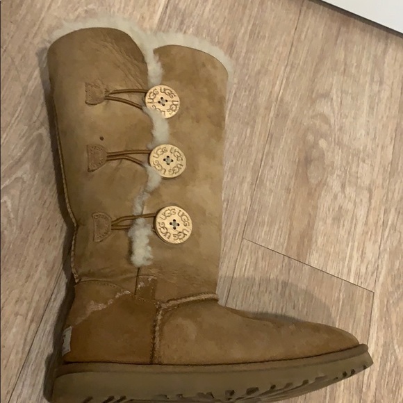 UGG Bailey button triplet - Picture 3 of 6